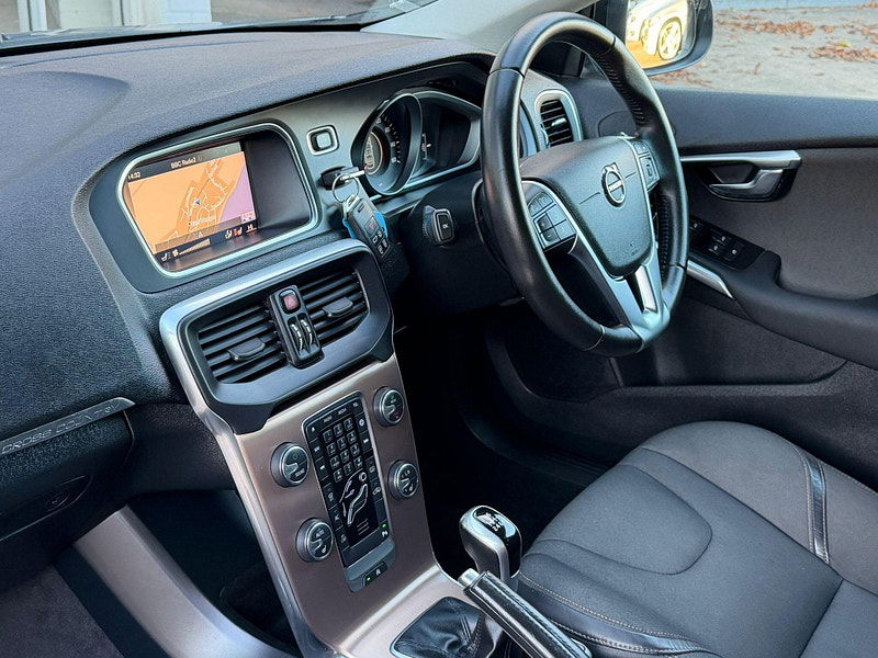 Volvo V40 Cross Country 2.0 D2 Nav Plus Euro 6 (s/s) 5dr 5dr Manual 2025