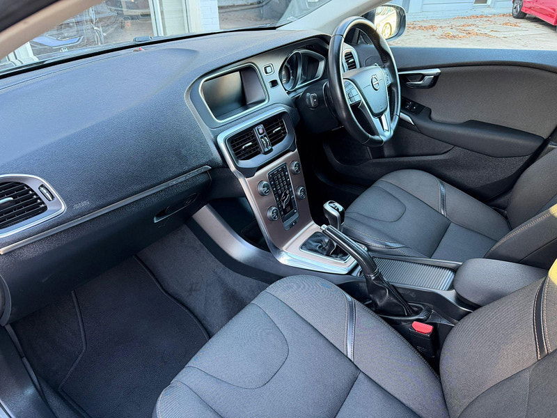 Volvo V40 Cross Country 2.0 D2 Nav Plus Euro 6 (s/s) 5dr 5dr Manual 2025