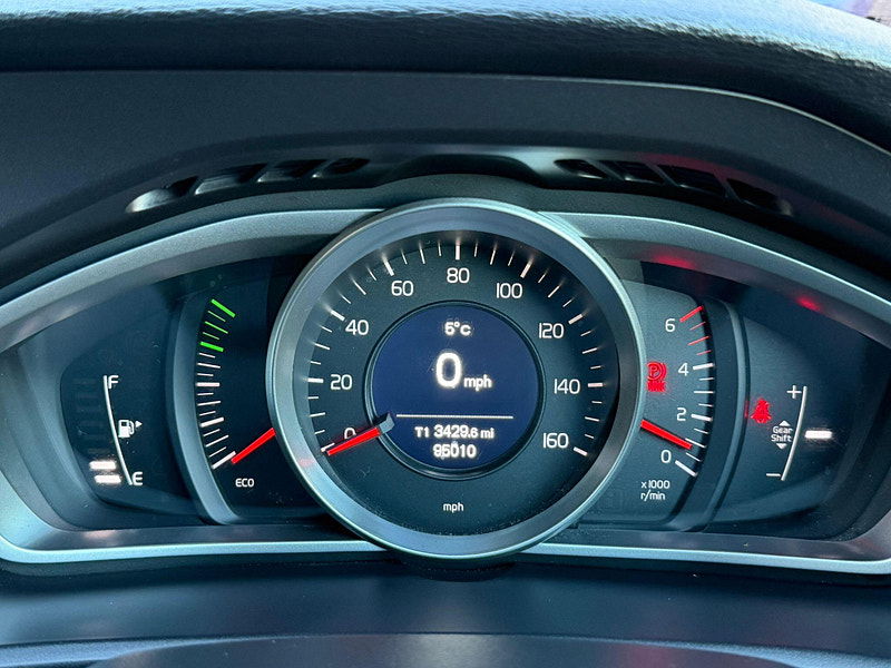 Volvo V40 Cross Country 2.0 D2 Nav Plus Euro 6 (s/s) 5dr 5dr Manual 2025