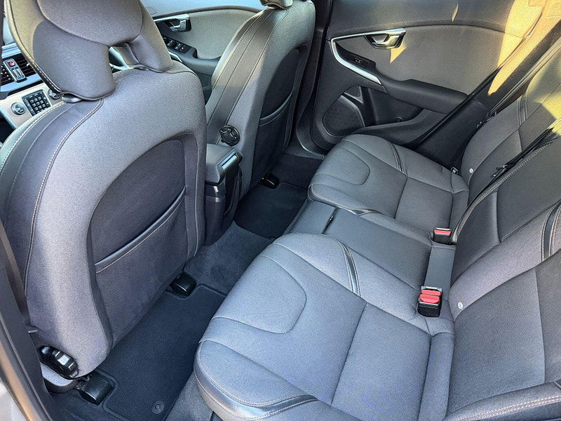 Volvo V40 Cross Country 2.0 D2 Nav Plus Euro 6 (s/s) 5dr 5dr Manual 2025