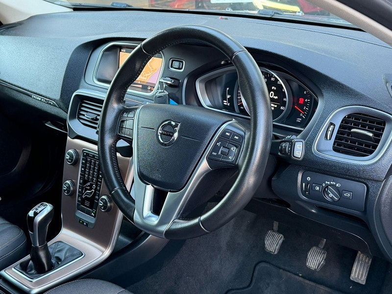 Volvo V40 Cross Country 2.0 D2 Nav Plus Euro 6 (s/s) 5dr 5dr Manual 2025