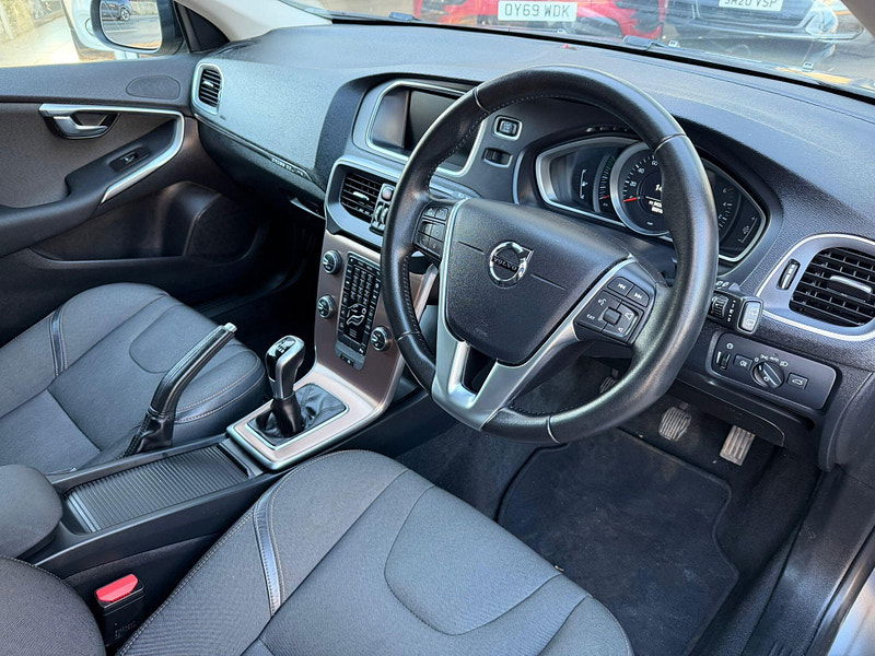 Volvo V40 Cross Country 2.0 D2 Nav Plus Euro 6 (s/s) 5dr 5dr Manual 2025