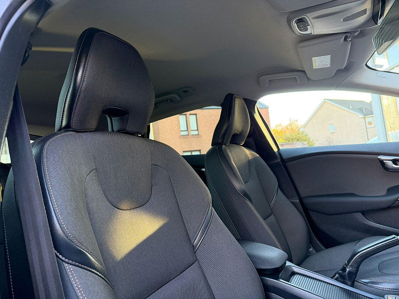 Volvo V40 Cross Country 2.0 D2 Nav Plus Euro 6 (s/s) 5dr 5dr Manual 2025