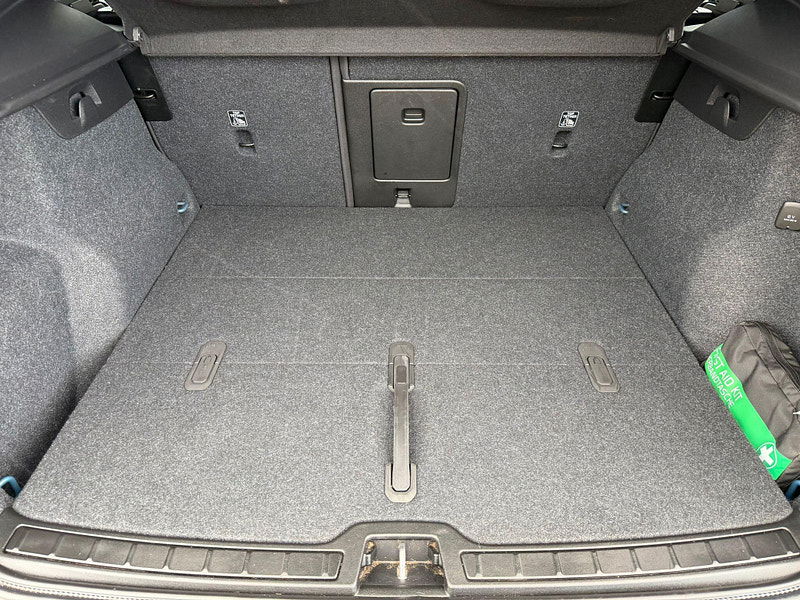 Volvo XC40 2.0 B3 MHEV Plus Dark DCT Auto Euro 6 (s/s) 5dr 5dr Automatic 2026