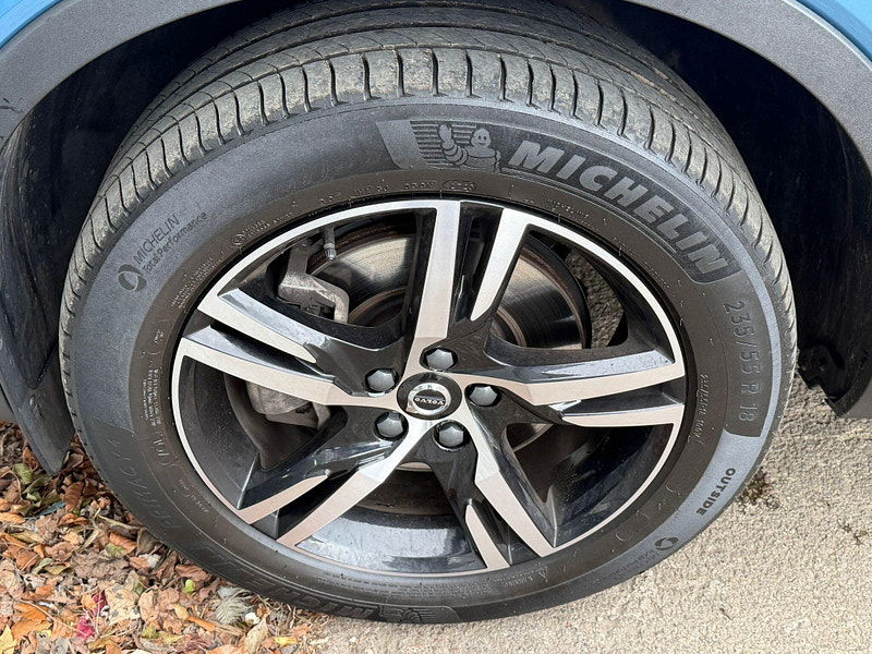 Volvo XC40 2.0 B3 MHEV Plus Dark DCT Auto Euro 6 (s/s) 5dr 5dr Automatic 2026