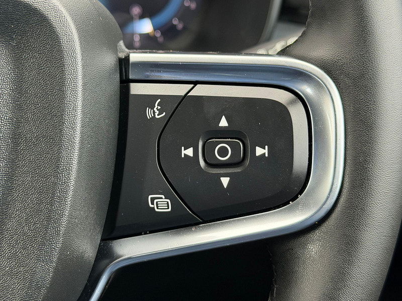 Volvo XC40 2.0 B3 MHEV Plus Dark DCT Auto Euro 6 (s/s) 5dr 5dr Automatic 2026