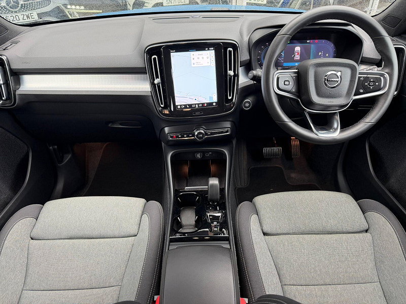 Volvo XC40 2.0 B3 MHEV Plus Dark DCT Auto Euro 6 (s/s) 5dr 5dr Automatic 2026