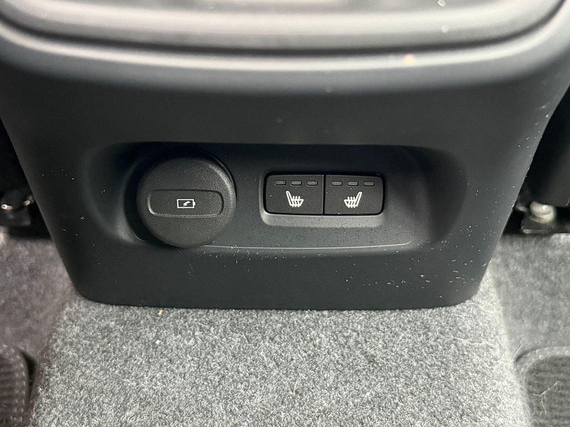 Volvo XC40 2.0 B3 MHEV Plus Dark DCT Auto Euro 6 (s/s) 5dr 5dr Automatic 2026