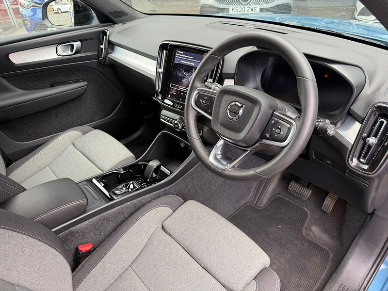 Volvo XC40 2.0 B3 MHEV Plus Dark DCT Auto Euro 6 (s/s) 5dr 5dr Automatic 2026