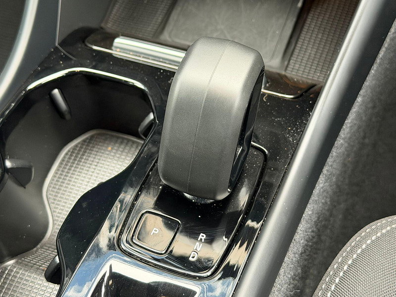 Volvo XC40 2.0 B3 MHEV Plus Dark DCT Auto Euro 6 (s/s) 5dr 5dr Automatic 2026