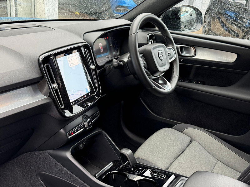 Volvo XC40 2.0 B3 MHEV Plus Dark DCT Auto Euro 6 (s/s) 5dr 5dr Automatic 2026