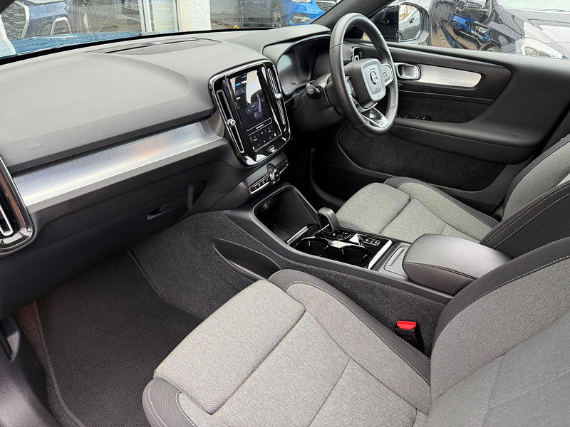 Volvo XC40 2.0 B3 MHEV Plus Dark DCT Auto Euro 6 (s/s) 5dr 5dr Automatic 2026