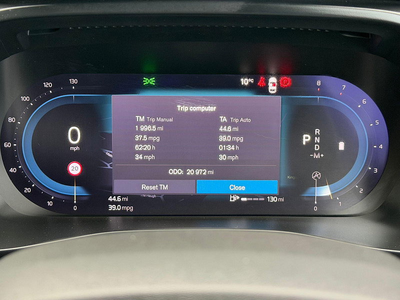 Volvo XC40 2.0 B3 MHEV Plus Dark DCT Auto Euro 6 (s/s) 5dr 5dr Automatic 2026