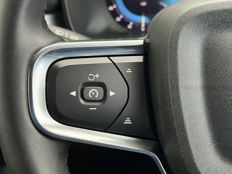 Volvo XC40 2.0 B3 MHEV Plus Dark DCT Auto Euro 6 (s/s) 5dr 5dr Automatic 2026