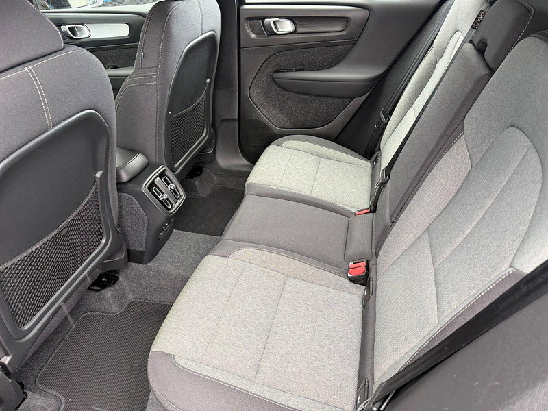 Volvo XC40 2.0 B3 MHEV Plus Dark DCT Auto Euro 6 (s/s) 5dr 5dr Automatic 2026