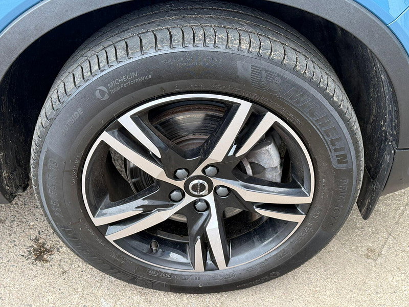 Volvo XC40 2.0 B3 MHEV Plus Dark DCT Auto Euro 6 (s/s) 5dr 5dr Automatic 2026