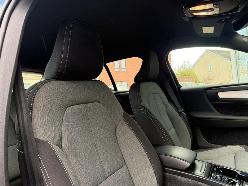 Volvo XC40 2.0 B3 MHEV Plus Dark DCT Auto Euro 6 (s/s) 5dr 5dr Automatic 2026