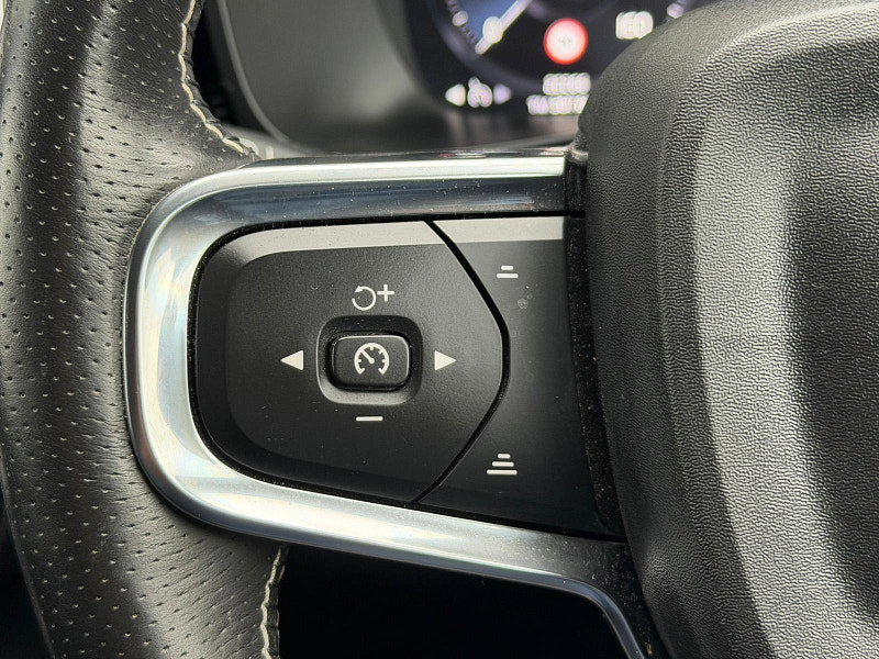 Volvo XC40 2.0 B4 MHEV R-Design Auto AWD Euro 6 (s/s) 5dr 5dr Automatic 2026