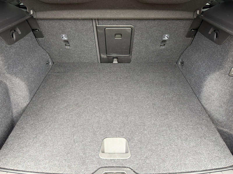 Volvo XC40 2.0 B4 MHEV R-Design Auto AWD Euro 6 (s/s) 5dr 5dr Automatic 2026