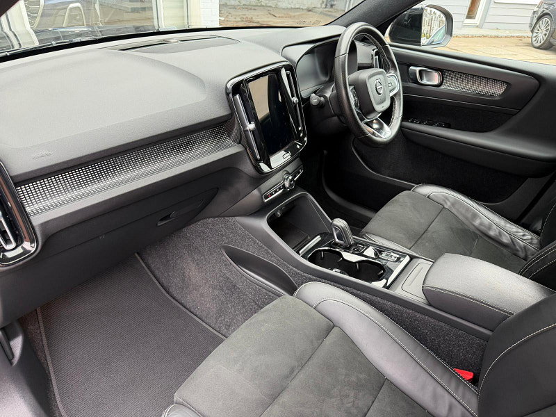 Volvo XC40 2.0 B4 MHEV R-Design Auto AWD Euro 6 (s/s) 5dr 5dr Automatic 2026