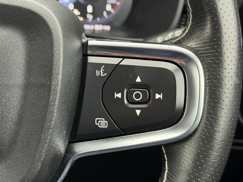 Volvo XC40 2.0 B4 MHEV R-Design Auto AWD Euro 6 (s/s) 5dr 5dr Automatic 2026