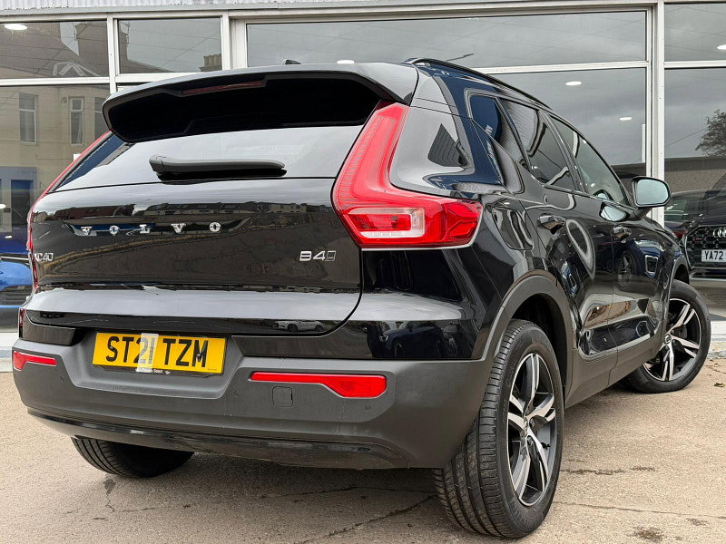 Volvo XC40 2.0 B4 MHEV R-Design Auto AWD Euro 6 (s/s) 5dr 5dr Automatic 2026