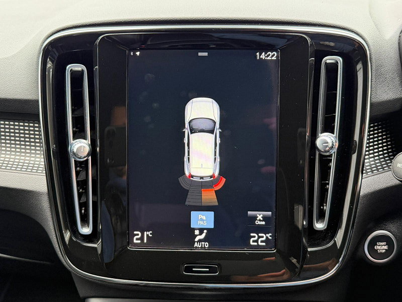 Volvo XC40 2.0 B4 MHEV R-Design Auto AWD Euro 6 (s/s) 5dr 5dr Automatic 2026