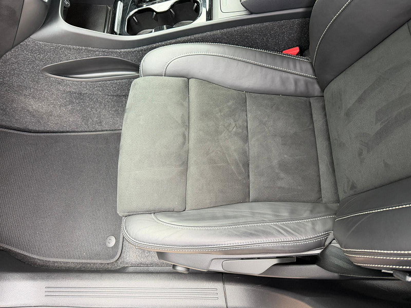 Volvo XC40 2.0 B4 MHEV R-Design Auto AWD Euro 6 (s/s) 5dr 5dr Automatic 2026