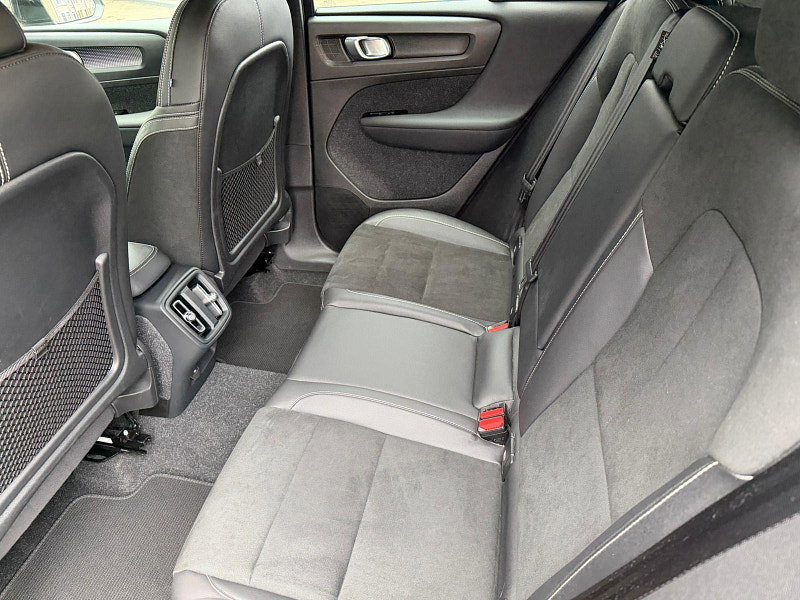 Volvo XC40 2.0 B4 MHEV R-Design Auto AWD Euro 6 (s/s) 5dr 5dr Automatic 2026