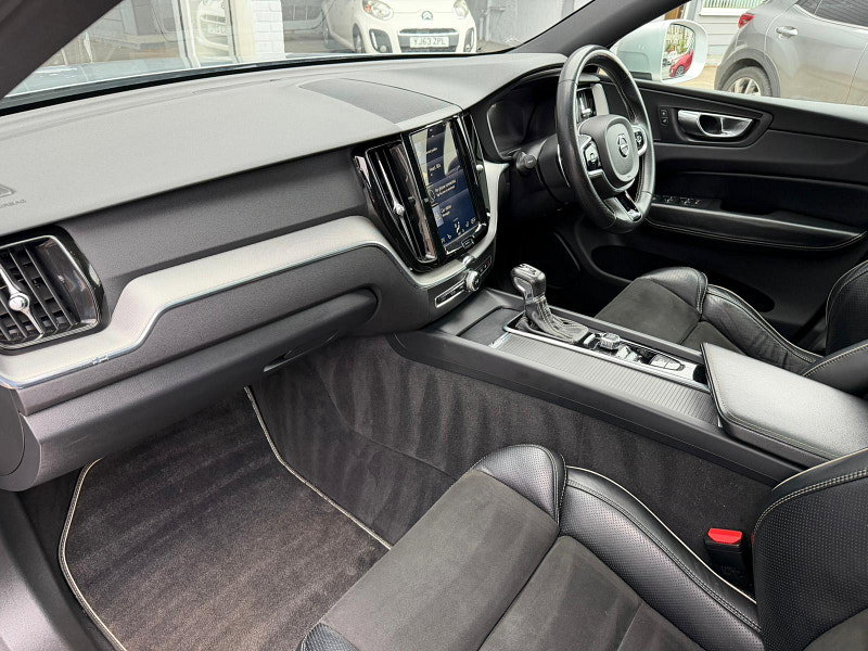 Volvo XC60 2.0 D5 PowerPulse R-Design Auto AWD Euro 6 (s/s) 5dr 5dr Automatic 2026