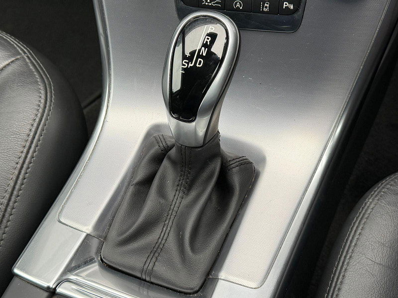 Volvo XC60 2.4 D4 SE Lux Nav Auto AWD Euro 6 (s/s) 5dr 5dr Automatic 2025