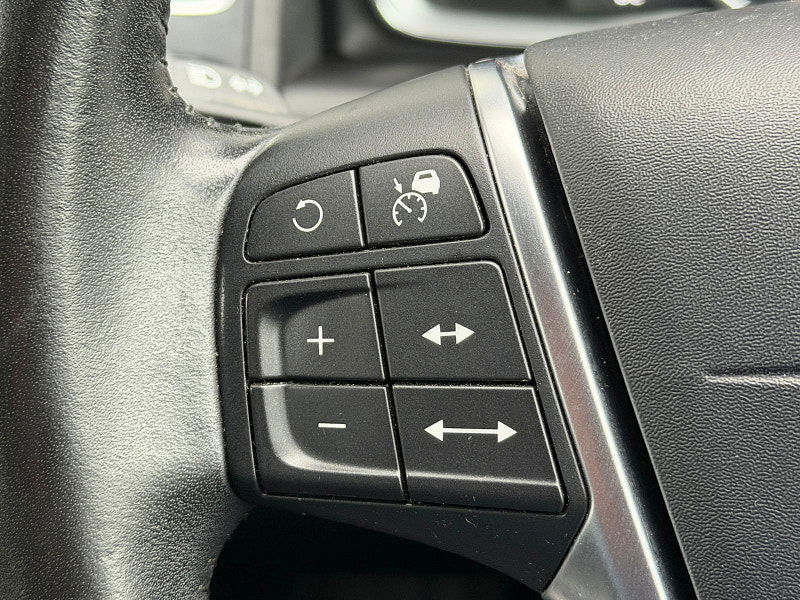 Volvo XC60 2.4 D4 SE Lux Nav Auto AWD Euro 6 (s/s) 5dr 5dr Automatic 2025