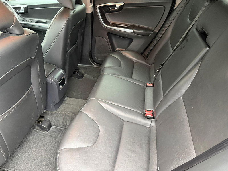 Volvo XC60 2.4 D4 SE Lux Nav Auto AWD Euro 6 (s/s) 5dr 5dr Automatic 2025