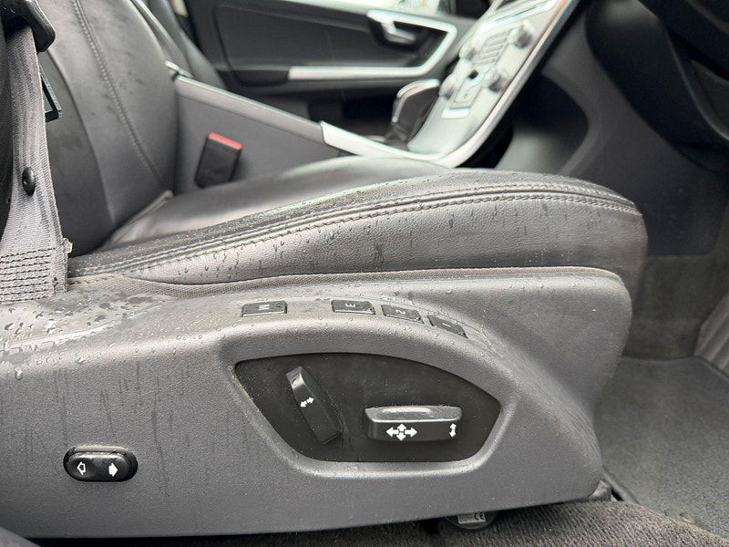 Volvo XC60 2.4 D4 SE Lux Nav Auto AWD Euro 6 (s/s) 5dr 5dr Automatic 2025