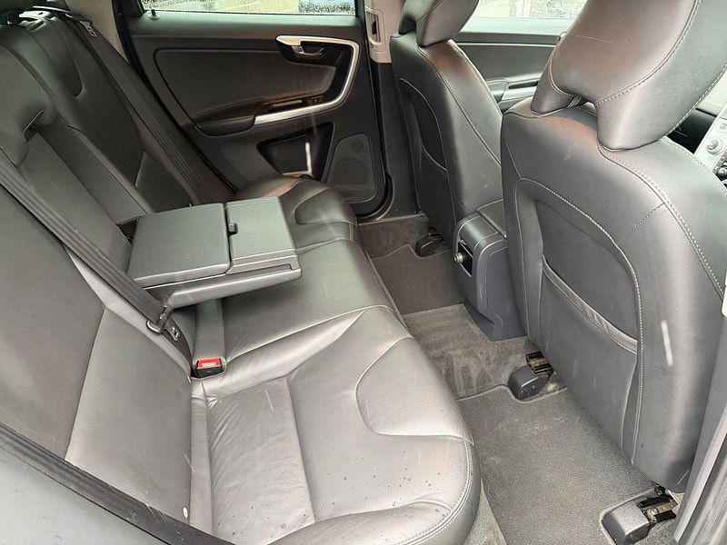 Volvo XC60 2.4 D4 SE Lux Nav Auto AWD Euro 6 (s/s) 5dr 5dr Automatic 2025