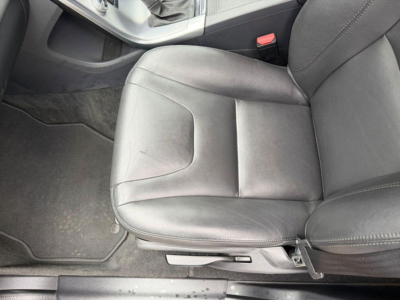 Volvo XC60 2.4 D4 SE Lux Nav Auto AWD Euro 6 (s/s) 5dr 5dr Automatic 2025