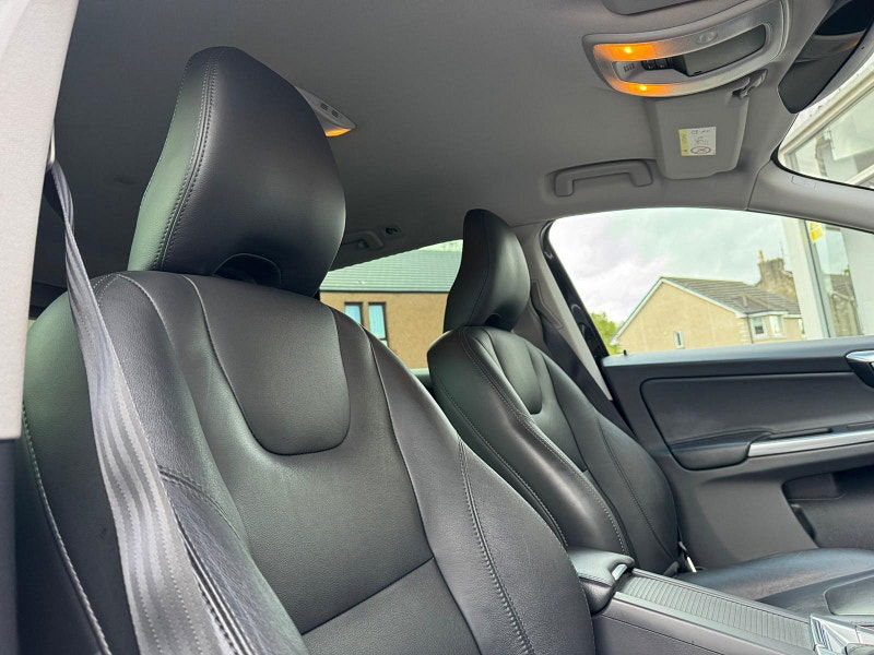 Volvo XC60 2.4 D4 SE Nav Auto AWD Euro 6 (s/s) 5dr 5dr Automatic 2025
