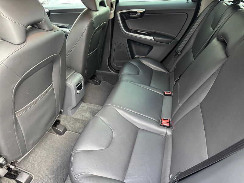Volvo XC60 2.4 D4 SE Nav Auto AWD Euro 6 (s/s) 5dr 5dr Automatic 2025