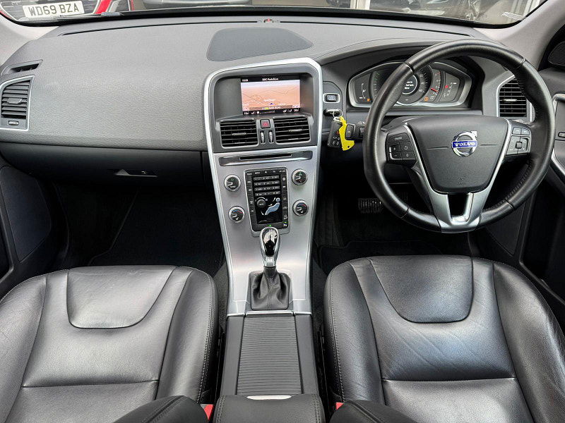 Volvo XC60 2.4 D4 SE Nav Auto AWD Euro 6 (s/s) 5dr 5dr Automatic 2025