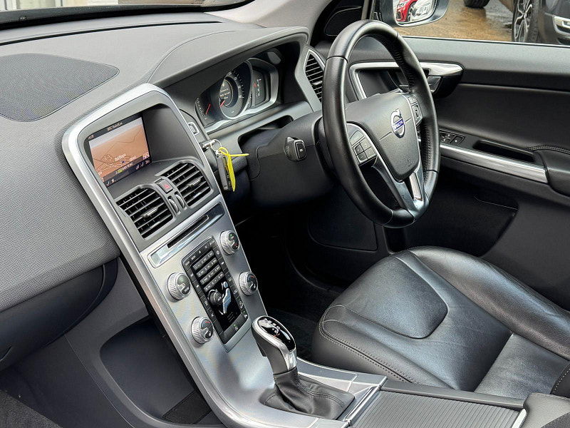 Volvo XC60 2.4 D4 SE Nav Auto AWD Euro 6 (s/s) 5dr 5dr Automatic 2025