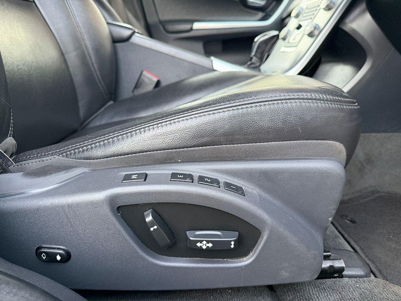 Volvo XC60 2.4 D4 SE Nav Auto AWD Euro 6 (s/s) 5dr 5dr Automatic 2026