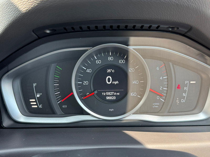 Volvo XC70 2.4 D5 SE Nav Geartronic AWD Euro 5 5dr 5dr Automatic 2025