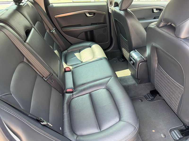 Volvo XC70 2.4 D5 SE Nav Geartronic AWD Euro 5 5dr 5dr Automatic 2025