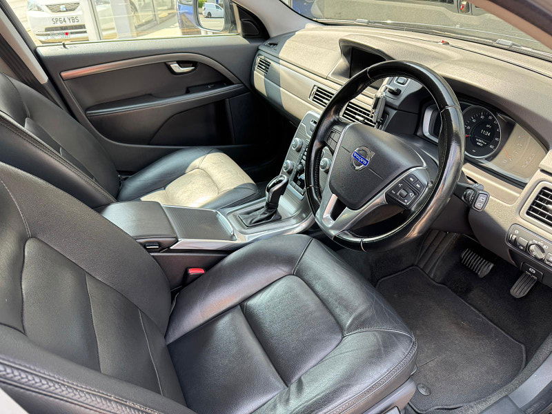 Volvo XC70 2.4 D5 SE Nav Geartronic AWD Euro 5 5dr 5dr Automatic 2025