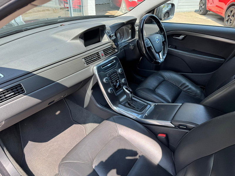 Volvo XC70 2.4 D5 SE Nav Geartronic AWD Euro 5 5dr 5dr Automatic 2025