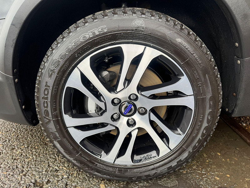 Volvo XC70 2.4 D5 SE Nav Geartronic AWD Euro 5 5dr 5dr Automatic 2025