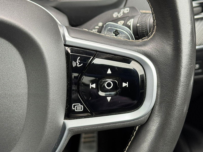 Volvo XC90 2.0 B5 MHEV R-Design Auto 4WD Euro 6 (s/s) 5dr 5dr Automatic 2025