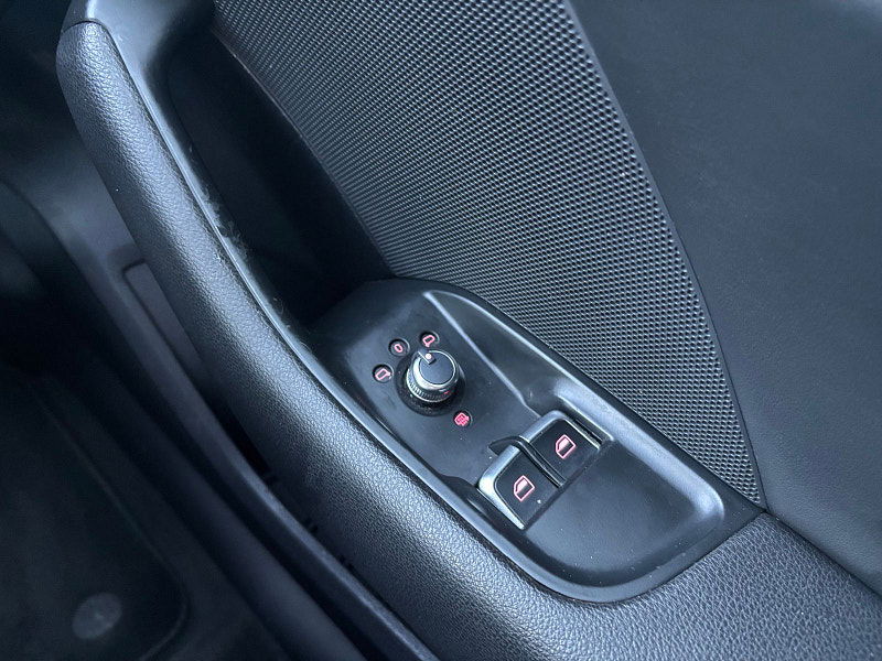 Audi A3 2.0 TDI S line Hatchback 3dr Diesel S Tronic quattro Euro 6 (s/s) (184 ps) 3dr Automatic 2025