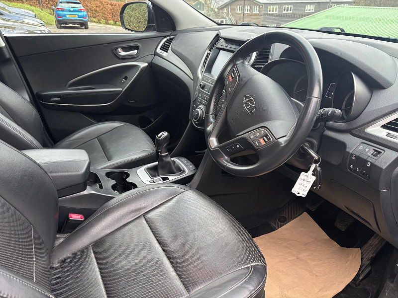 Hyundai Santa Fe 2.2 CRDi Blue Drive Premium SUV 5dr Diesel Manual 4WD Euro 6 (s/s) (200 ps) 5dr Manual 2025