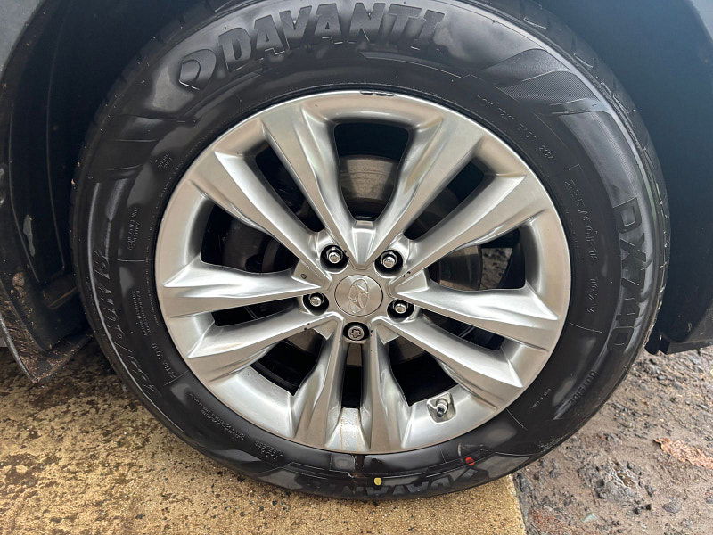 Hyundai Santa Fe 2.2 CRDi Blue Drive Premium SUV 5dr Diesel Manual 4WD Euro 6 (s/s) (200 ps) 5dr Manual 2025